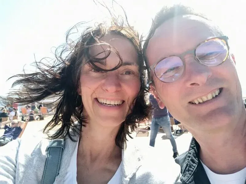 Nicole und Rainer an Deck einer Fähre