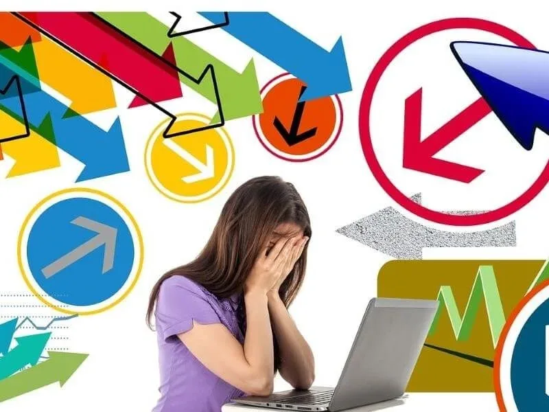 Illustration: Frau am Laptop, umgeben von Pfeilen und Schildern