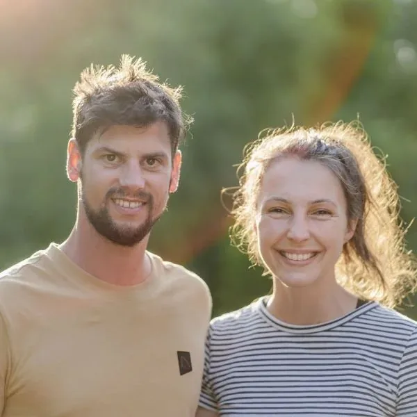 Daniela und Steffen lächeln in die Kamera