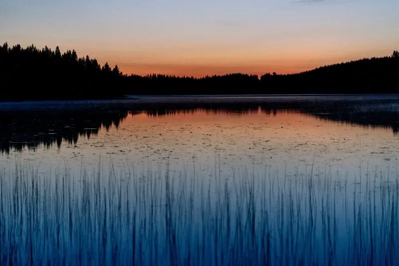 See in der Abenddämmerung