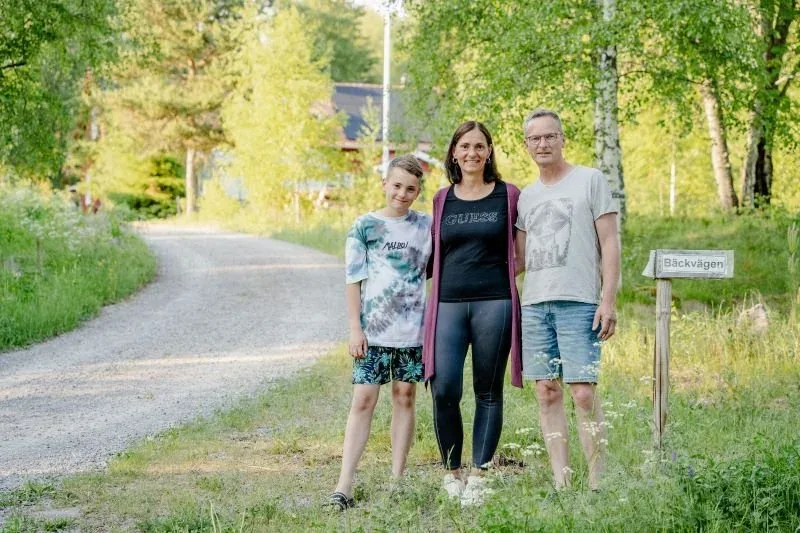 Henri, Nicole und Rainer auf dem Kiesweg