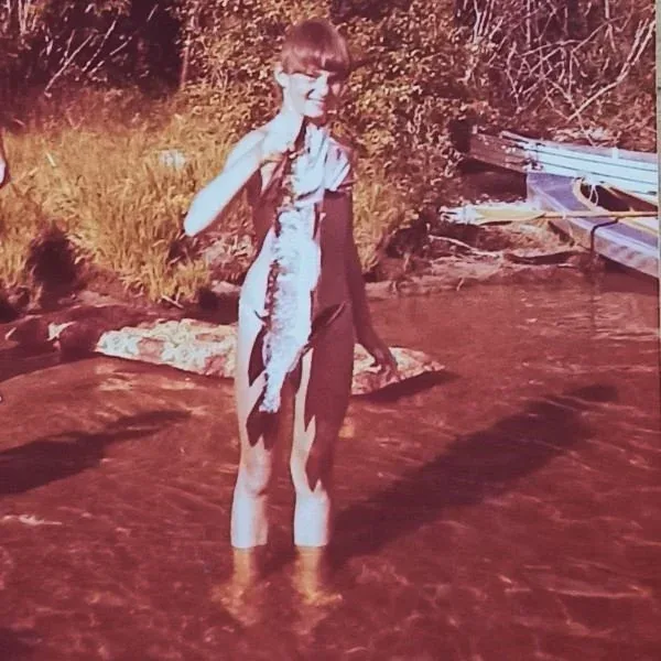 Kinderfoto von Nicole am Ufer