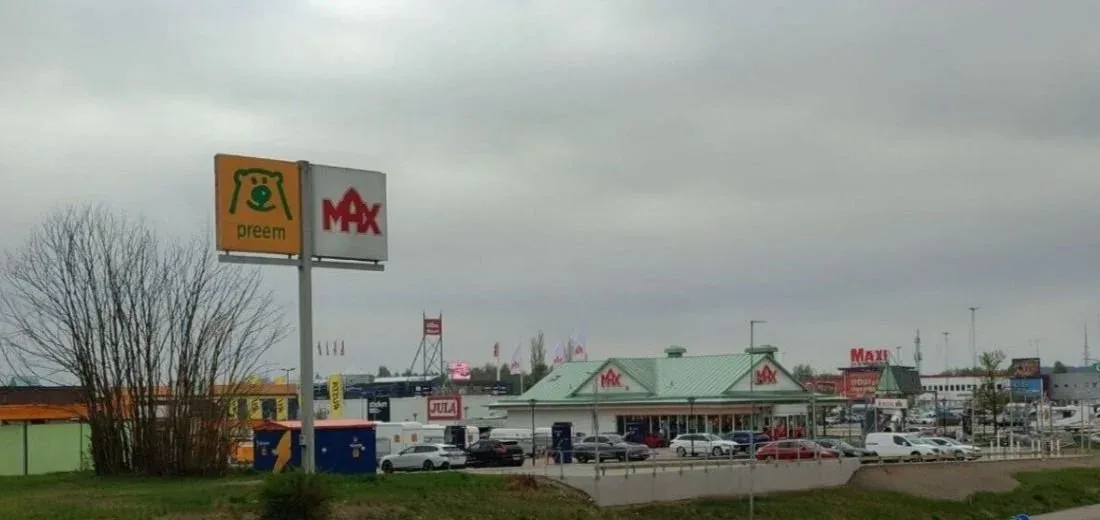 Tankstelle in Schweden an einer Straße