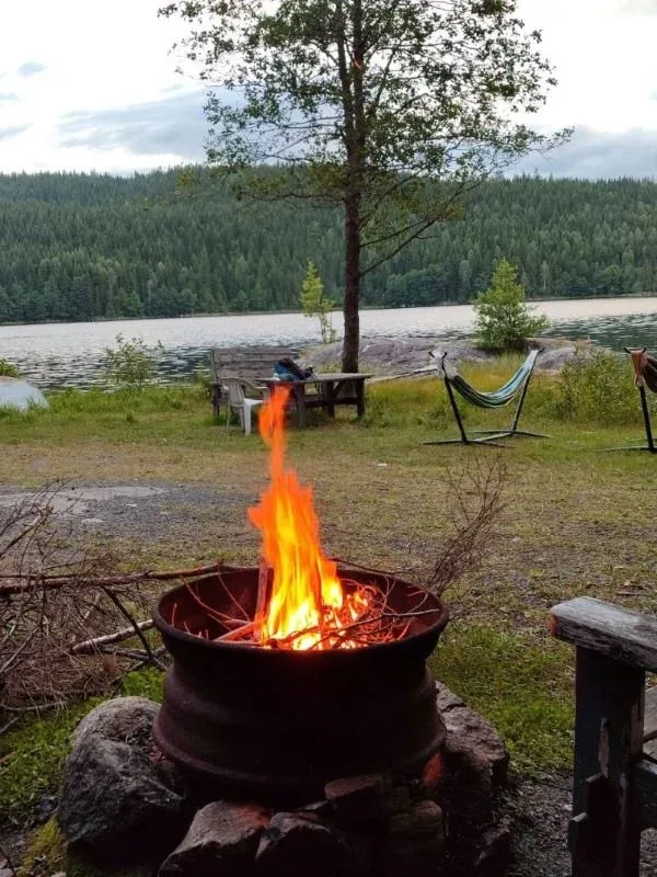 Schweden-Reise im August: warm genug für eine Nacht in der Natur.